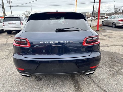 Used 2018 Porsche Macan Base AWD 4dr SUV image 13