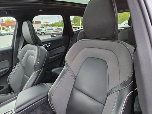 Used 2022 Volvo XC60 T8 R-Design w/ Advanced Package AWD/4WD image 17