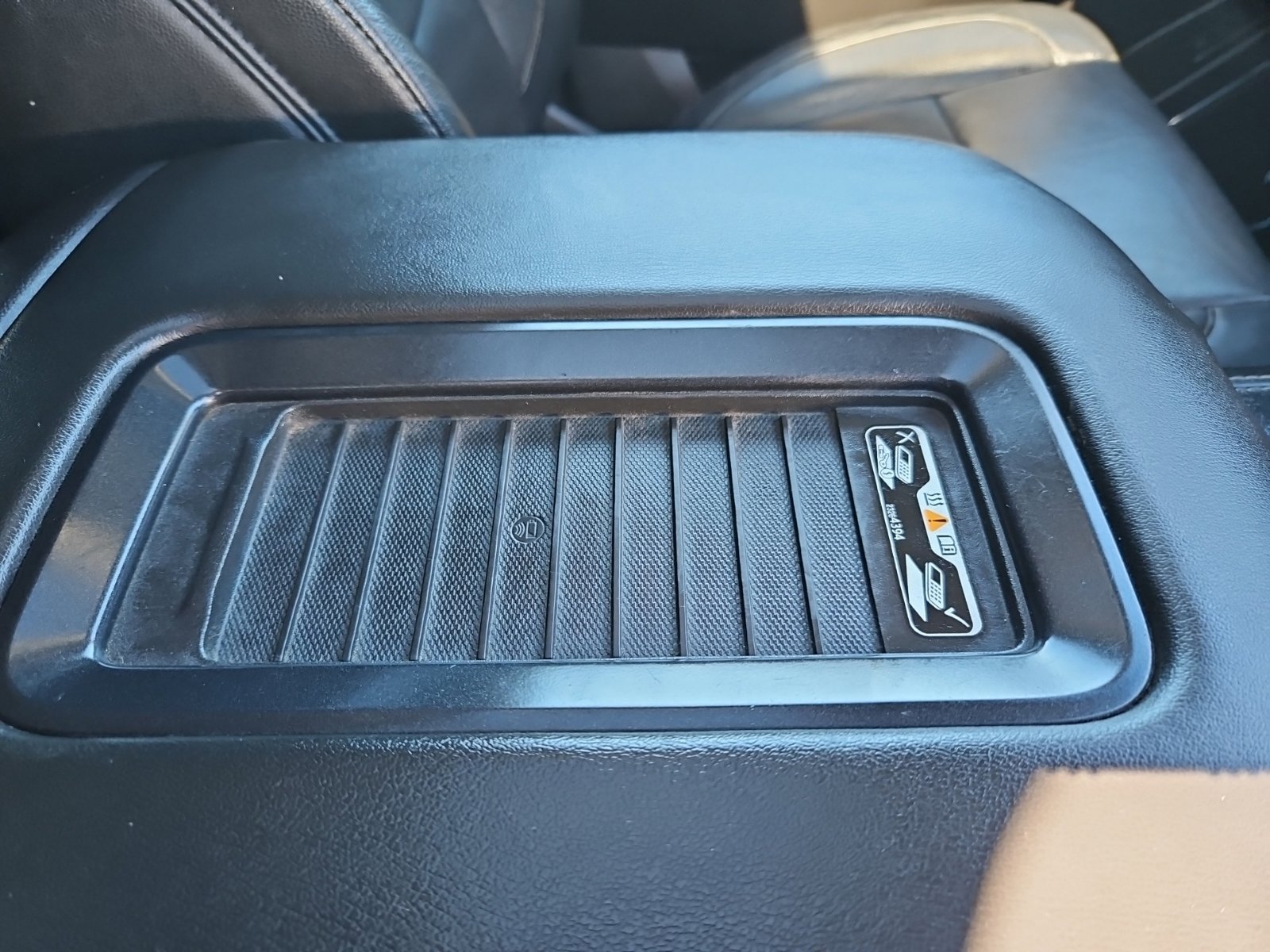 Used 2017 Chevrolet Suburban Premier AWD/4WD image 34