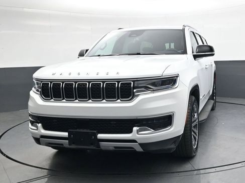 Used 2024 Jeep Wagoneer L Series II w/ Flexible Seating Group image 9