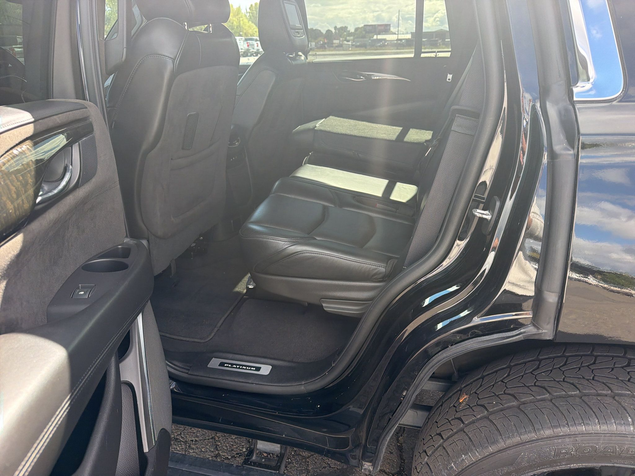Used 2019 Cadillac Escalade Platinum AWD/4WD image 13