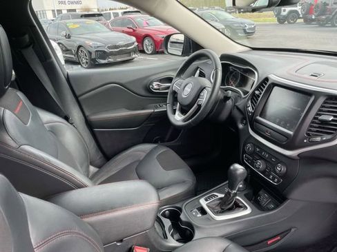 Used 2016 Jeep Cherokee Trailhawk w/ Comfort/Convenience Group image 19