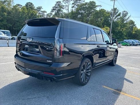 Used 2025 Cadillac Escalade ESV V AWD/4WD image 3