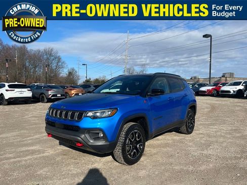 Used 2025 Jeep Compass Trailhawk image 1