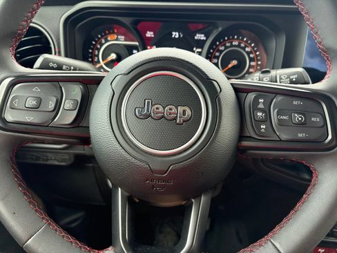 Used 2025 Jeep Wrangler Unlimited Rubicon AWD/4WD image 17