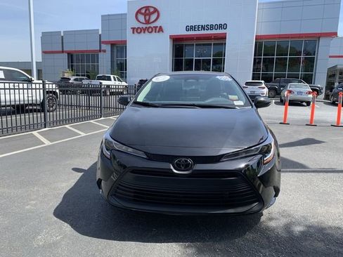 Used 2026 Toyota Corolla LE FWD image 3