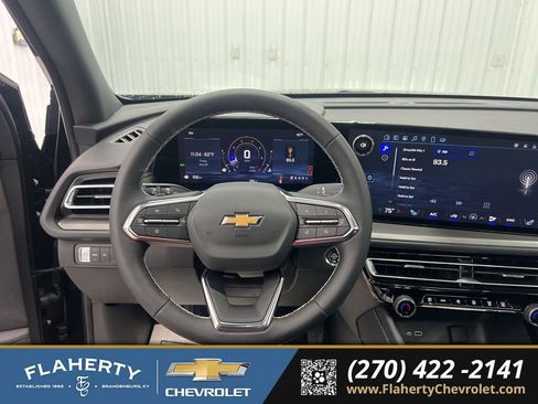 Used 2025 Chevrolet Traverse LT w/ Sun and Wheel Package FWD image 26