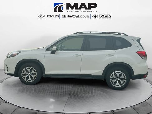Used 2023 Subaru Forester Premium AWD/4WD image 2