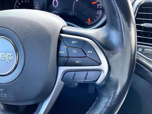 Used 2020 Jeep Grand Cherokee Laredo image 24