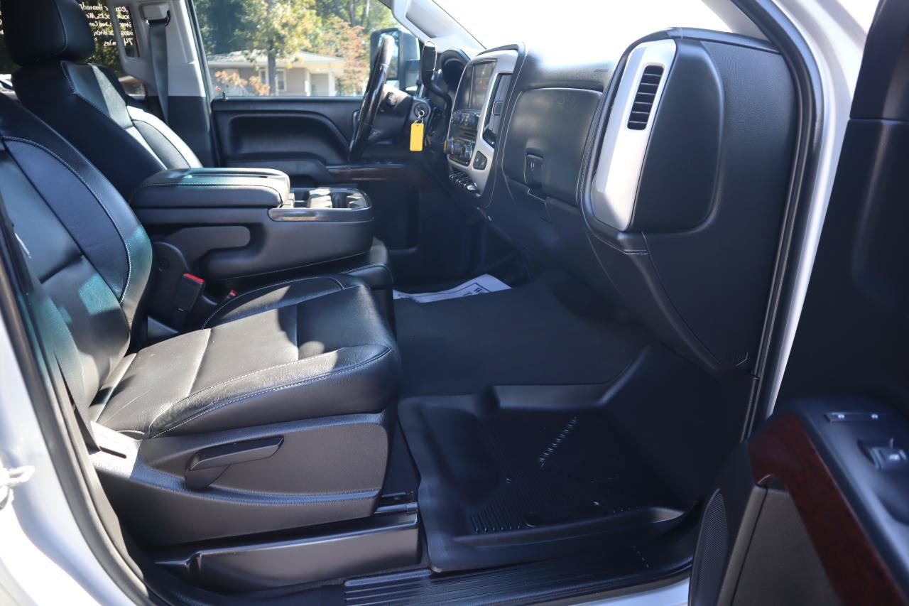 Used 2019 GMC Sierra 2500 SLE w/ SLE Preferred Package AWD/4WD image 16