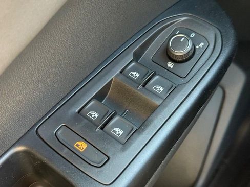 New 2026 Volkswagen Taos SE AWD/4WD image 16