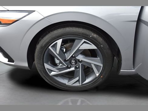 New 2026 Hyundai Elantra Limited FWD image 8