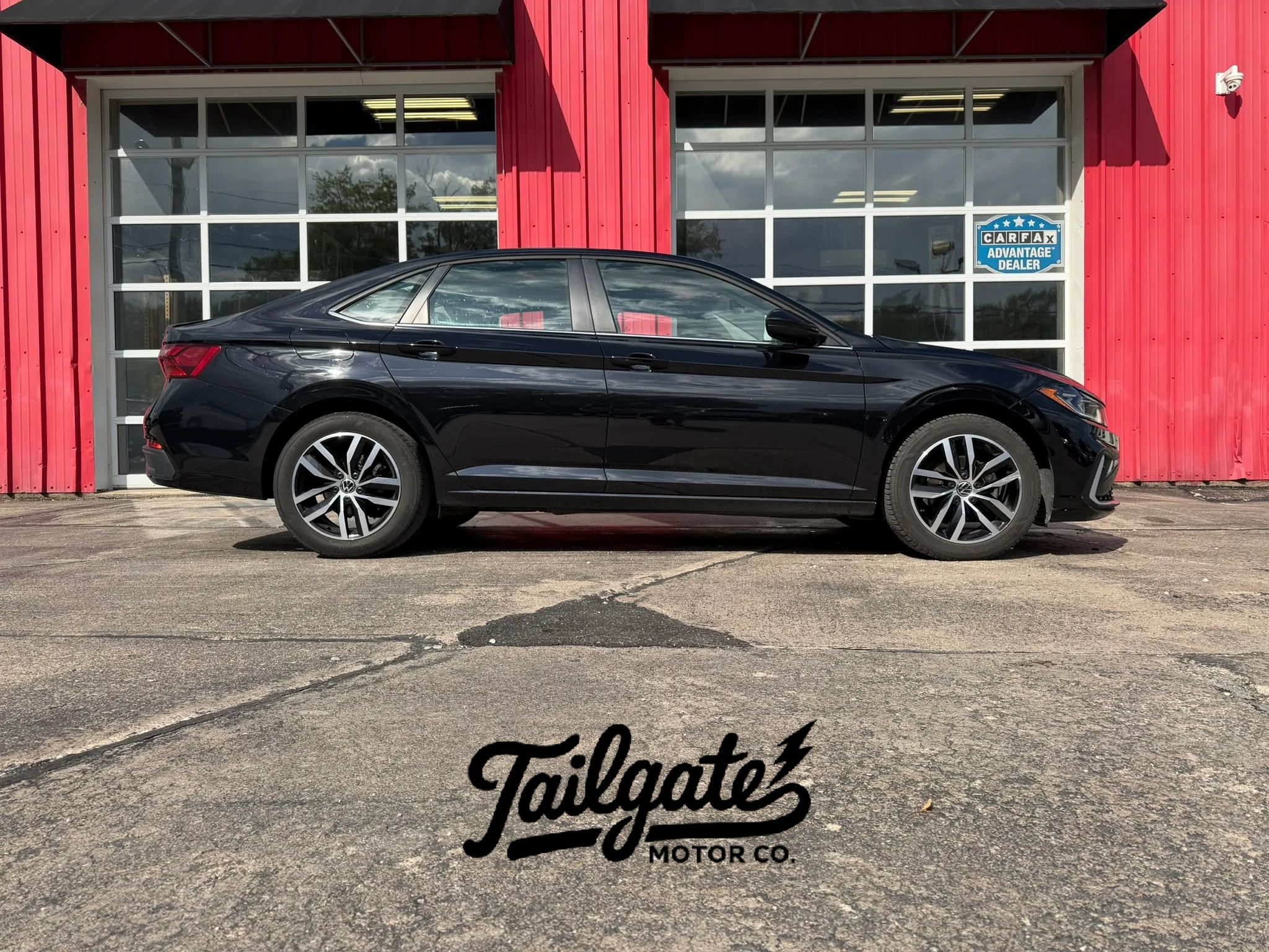Used 2025 Volkswagen Jetta SE FWD image 1