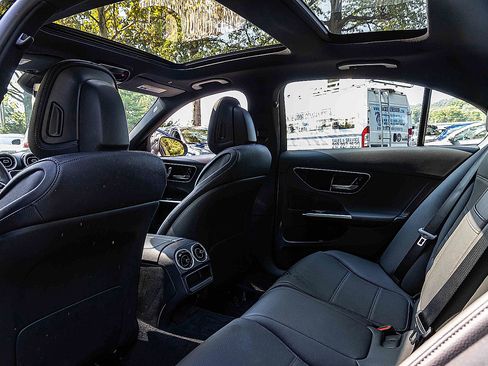 Used 2025 Mercedes-Benz C 300 4MATIC Sedan image 22