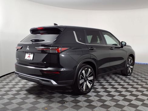 Used 2025 Mitsubishi Outlander SE image 26