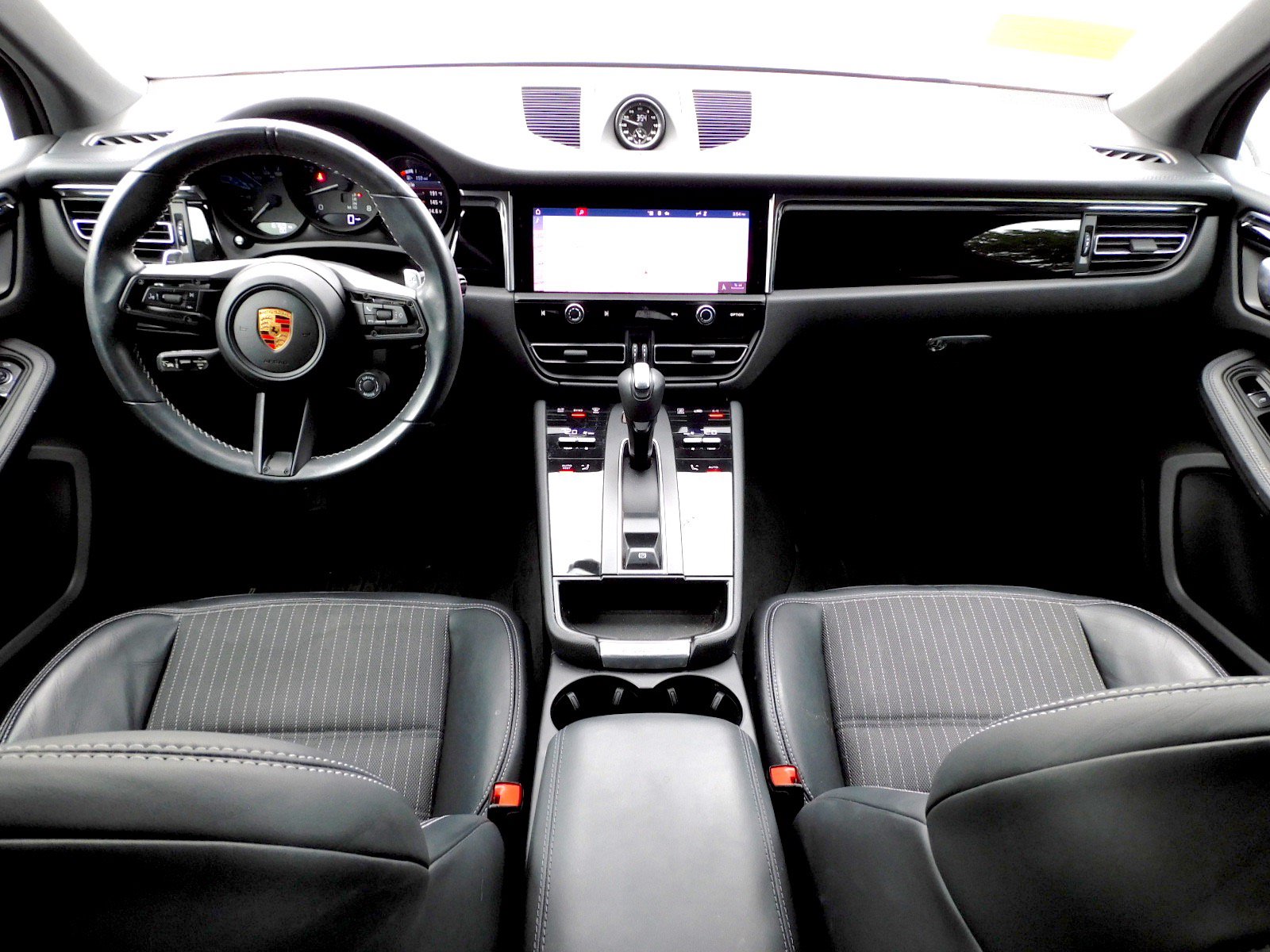 Used 2023 Porsche Macan Turbo AWD/4WD image 9