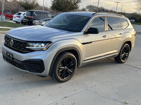 Used 2023 Volkswagen Atlas SEL R-Line image 5