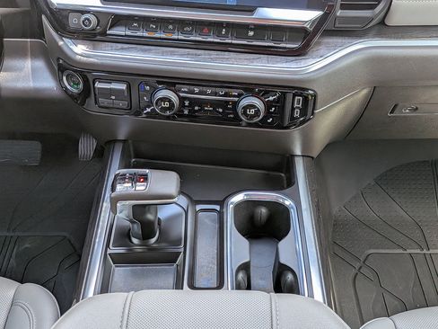 Certified 2025 Chevrolet Silverado 1500 High Country AWD/4WD image 18