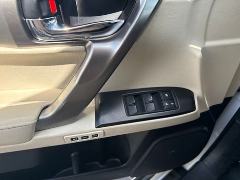 Used 2023 Lexus GX 460 Premium w/ Accessory Package AWD/4WD image 19
