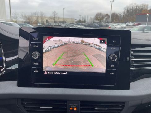 Used 2025 Volkswagen Jetta SE image 17