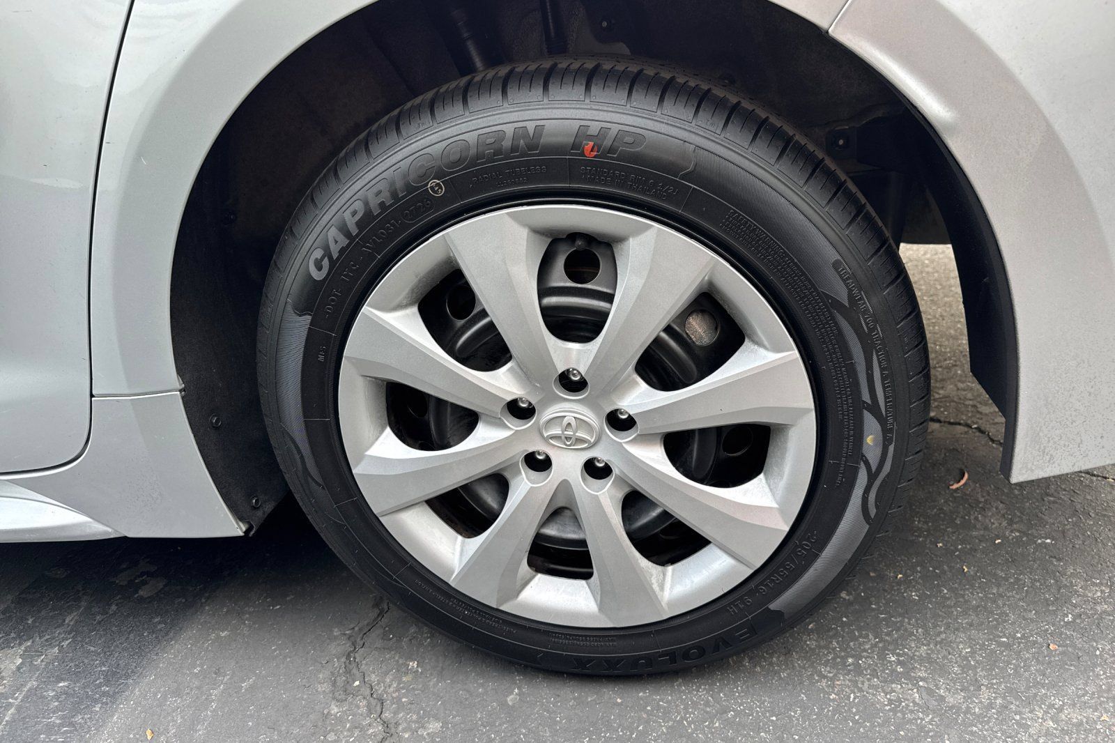 Used 2024 Toyota Corolla LE FWD image 4