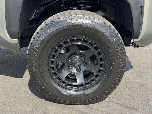 Used 2025 Toyota Tacoma TRD Off-Road image 27