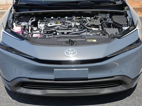 Used 2024 Toyota Prius LE FWD image 7