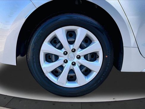 Used 2022 Toyota Corolla LE FWD image 32