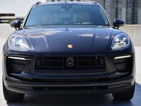 Certified 2025 Porsche Macan image 6