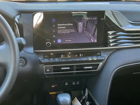 Used 2025 Toyota Camry LE image 7