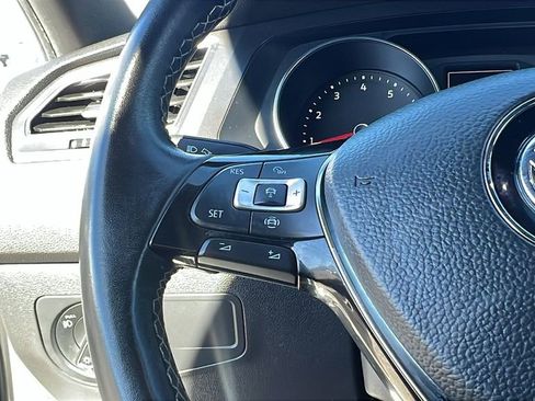 Used 2021 Volkswagen Tiguan SE R-Line image 32