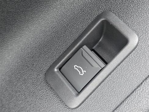 New 2025 Audi A6 e-tron Premium Plus image 26