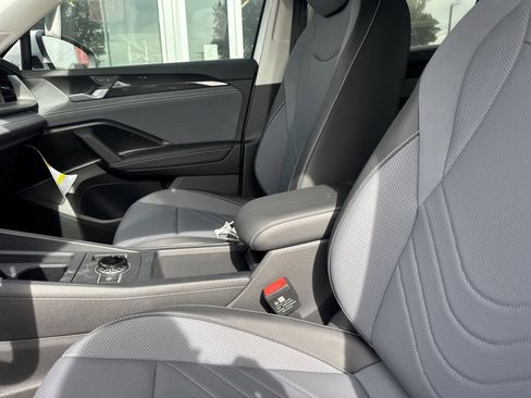New 2026 Volkswagen Tiguan SE FWD image 14
