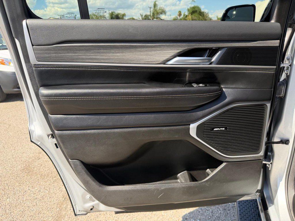 Used 2024 Jeep Wagoneer Series II w/ Flexible Seating Group RWD image 46