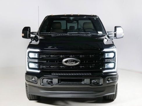 Used 2024 Ford F250 Lariat w/ Black Appearance Package AWD/4WD image 8