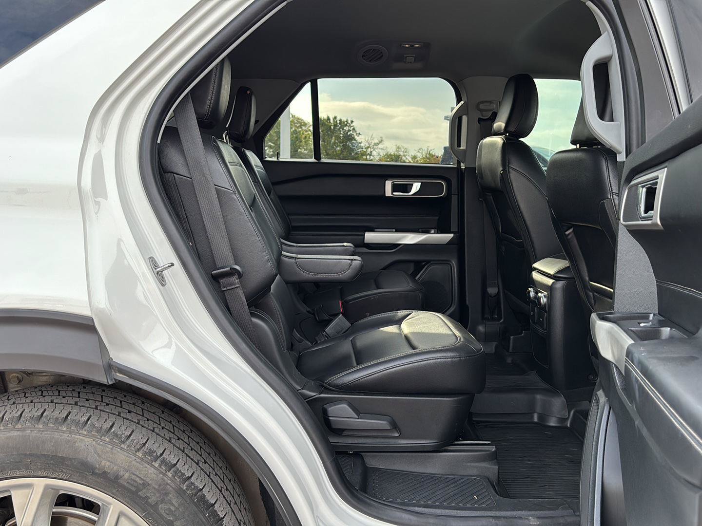 Used 2021 Ford Explorer XLT w/ Equipment Group 202A AWD/4WD image 87