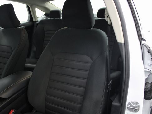 Used 2017 Ford Fusion SE image 16