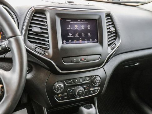 Used 2019 Jeep Cherokee Latitude Plus AWD/4WD image 31