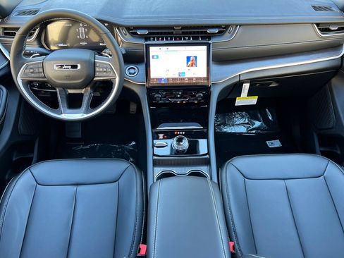 New 2025 Jeep Grand Cherokee Limited w/ Black Appearance Package AWD/4WD image 12