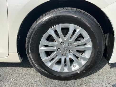 Used 2015 Toyota Sienna XLE image 8