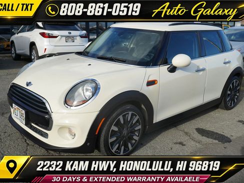 Used 2018 MINI Cooper 4-Door Hardtop FWD image 1
