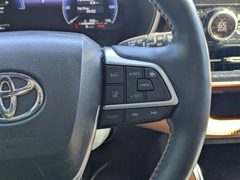 Used 2023 Toyota Highlander Platinum image 19