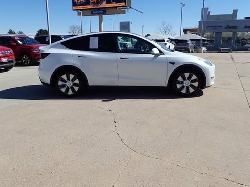 Used 2021 Tesla Model Y Long Range image 5