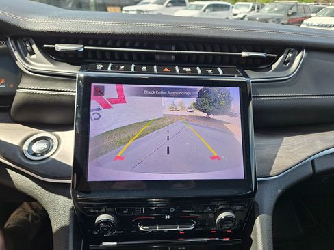 Used 2024 Jeep Grand Cherokee L Limited w/ Black Appearance Package image 33