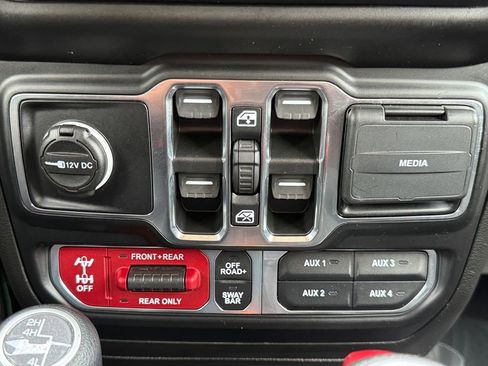 Used 2021 Jeep Gladiator Rubicon AWD/4WD image 12