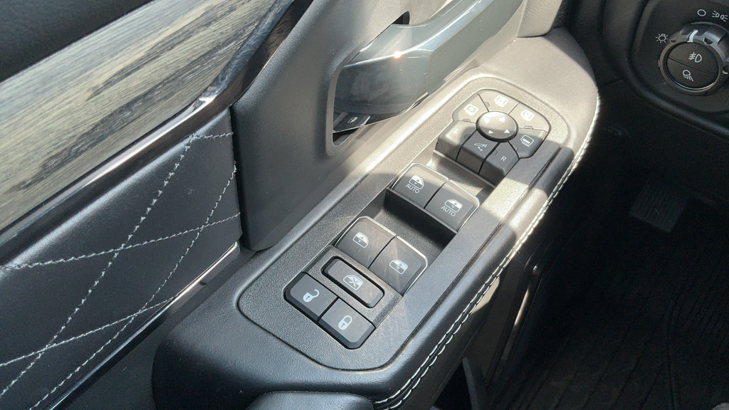 Used 2025 RAM 2500 Limited AWD/4WD image 14