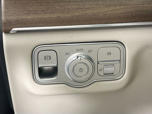 New 2026 Mercedes-Benz GLS 450 4MATIC image 10