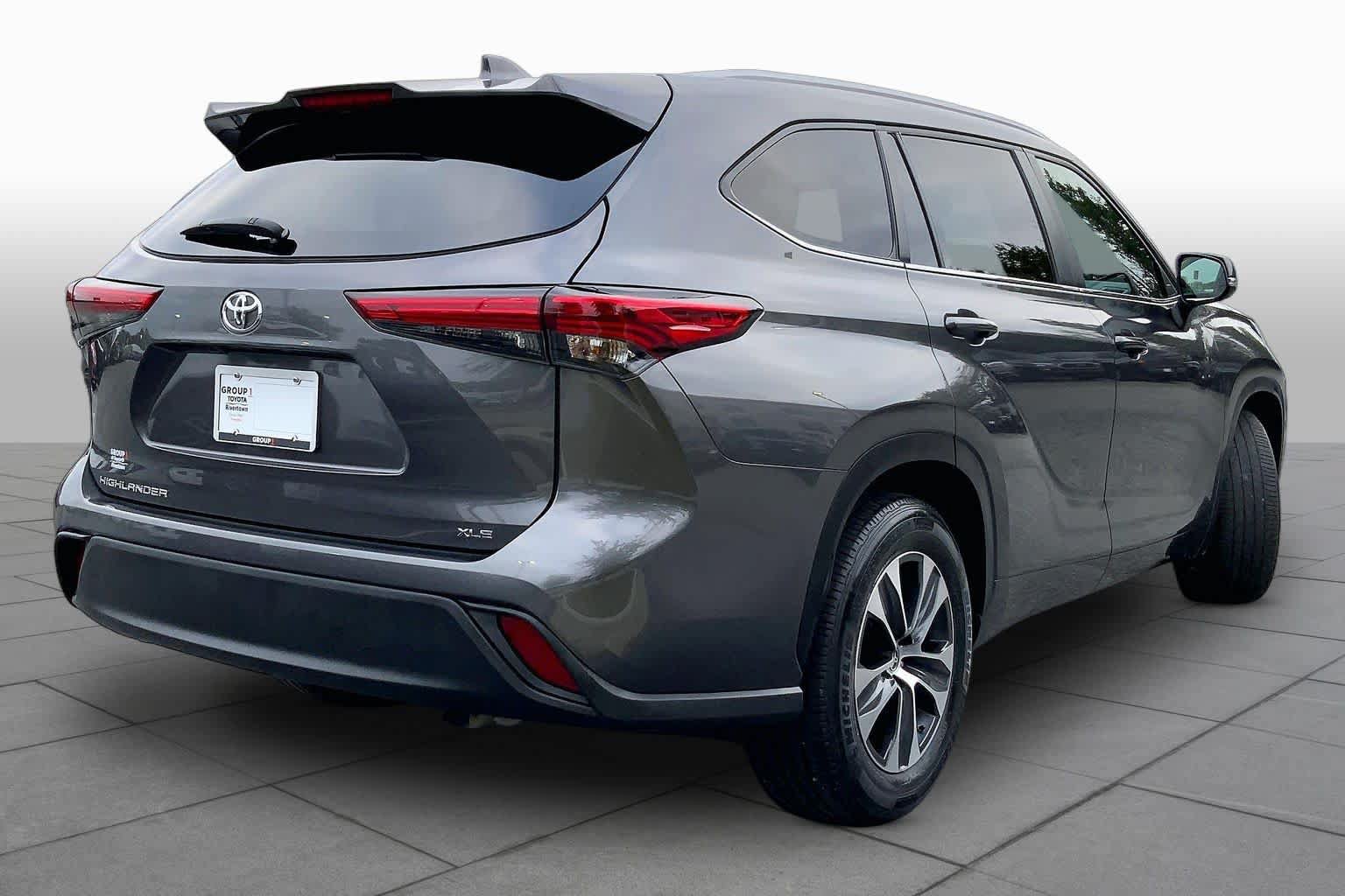 Used 2023 Toyota Highlander XLE FWD image 12