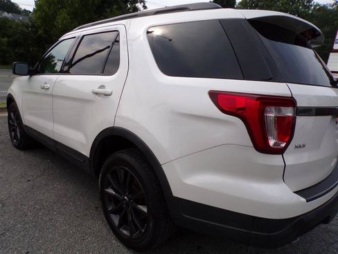 Used 2018 Ford Explorer XLT w/ Equipment Group 202A AWD/4WD image 8