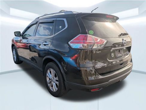 Used 2015 Nissan Rogue SV w/ SV Moonroof Package image 2